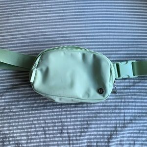 Lululemon everywhere belt bag 1L EBB mint moment